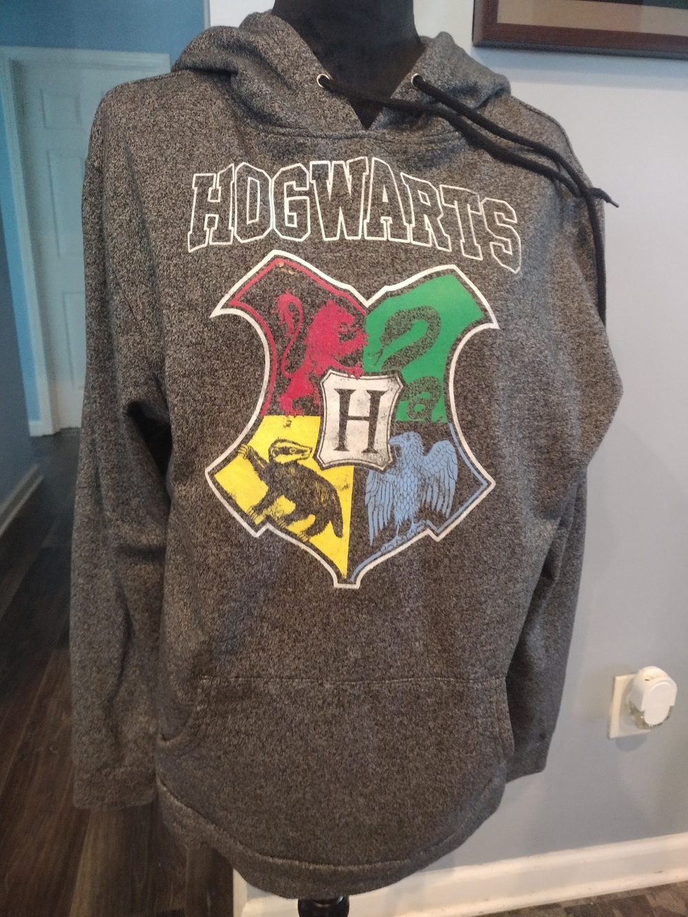Warner Bros. Gray Hogwarts Crest Pullover Hoodie